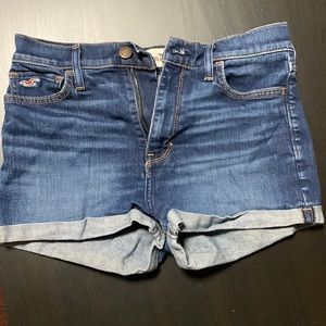 W26 HOLLISTER SHORTS